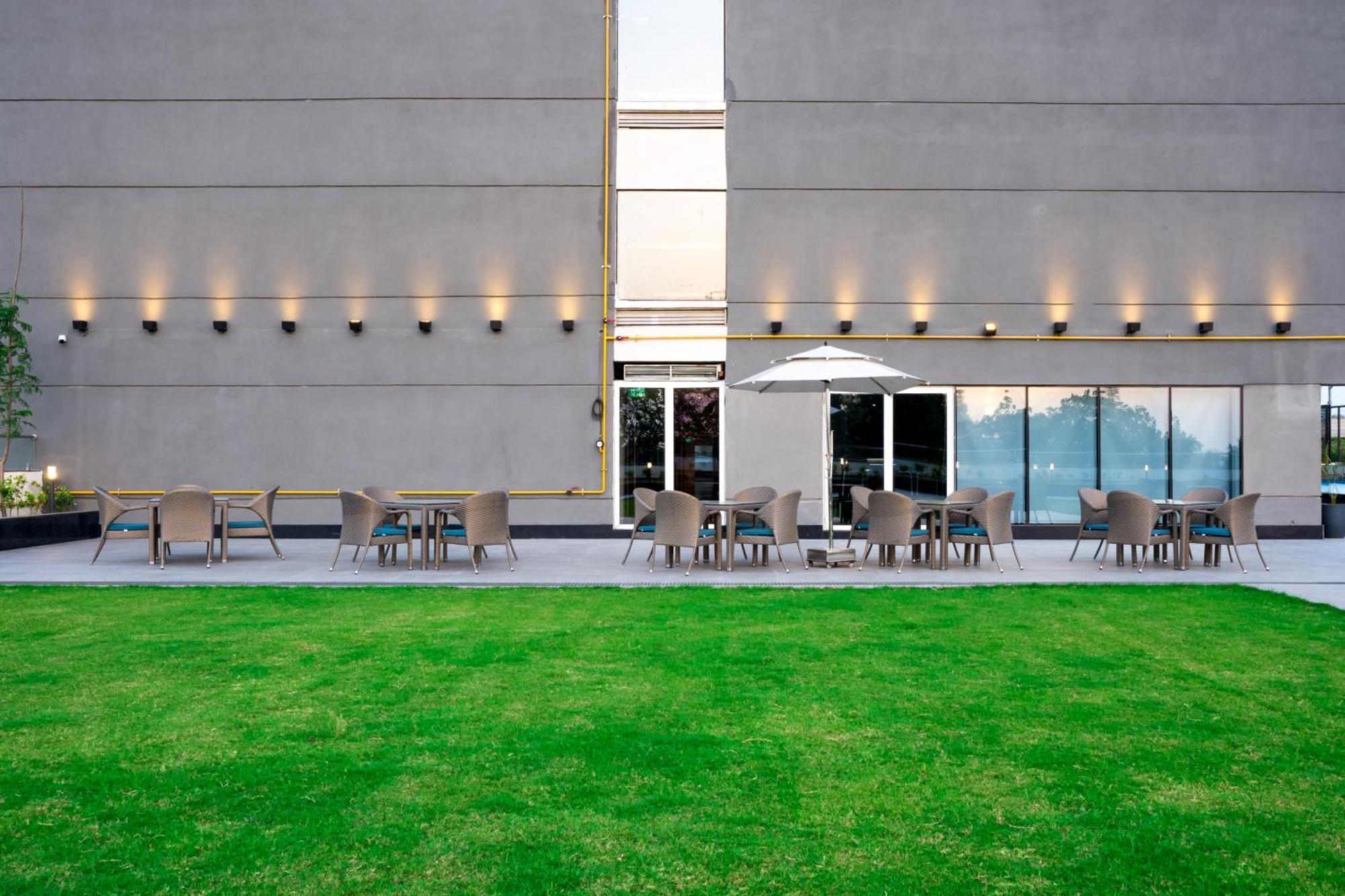 Holiday Inn Lucknow Airport By Ihg Kültér fotó
